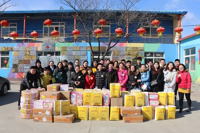 北京顺义区太阳村献爱心活动,钱云公益“爱心基金”为孩子送来生活物资,关注留守儿童